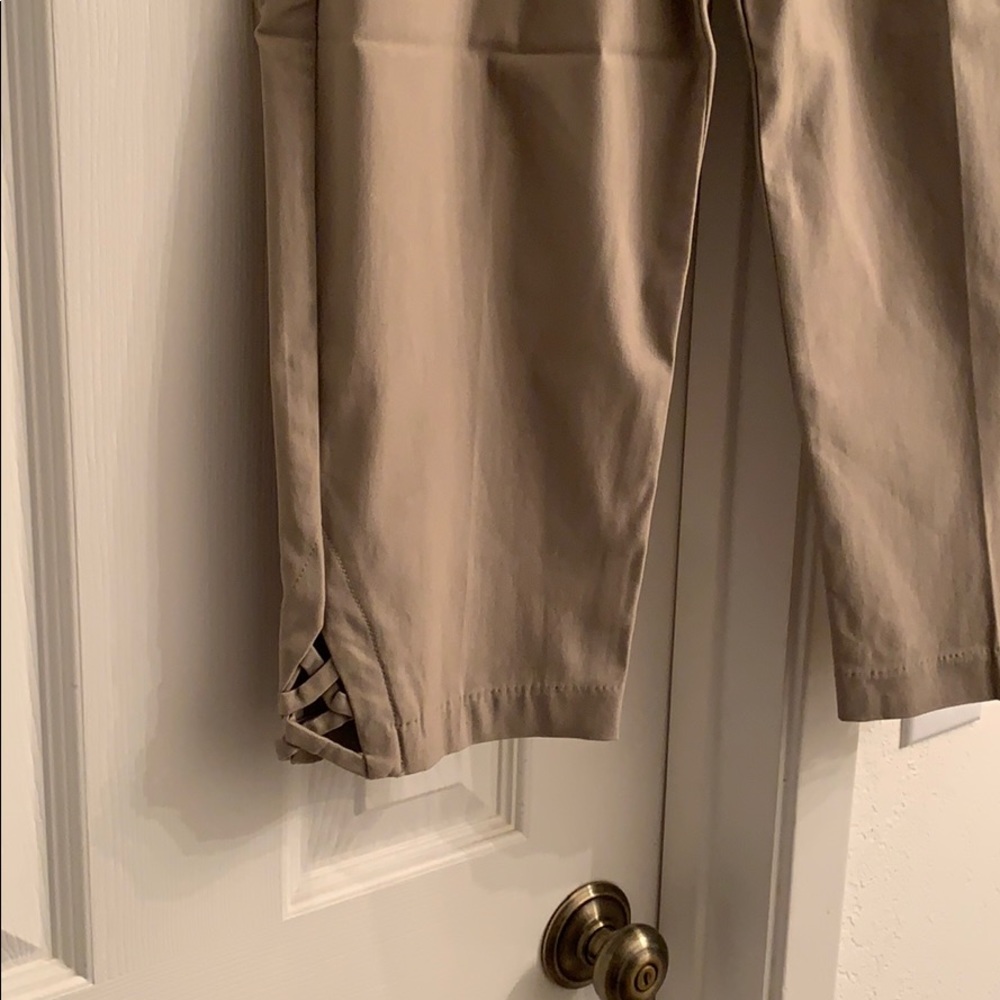 💕Lee sculpting capris. - Picture 3 of 5
